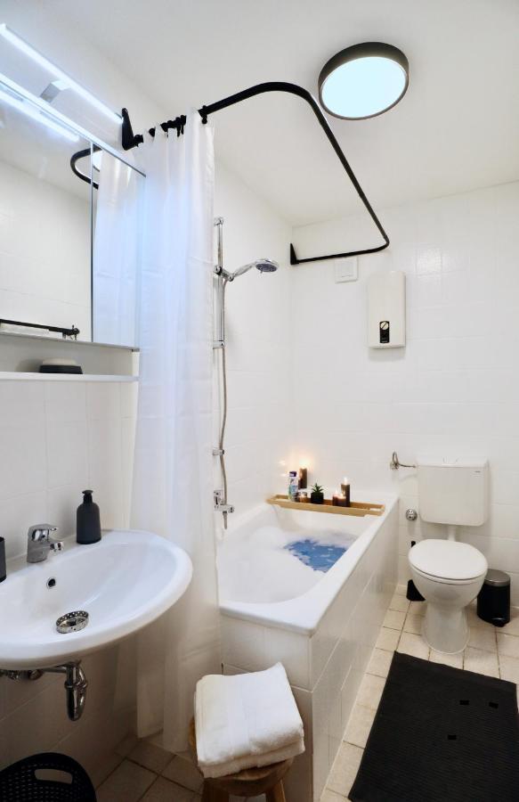 Sapphire Apartment: Free Parking + Netflix + Bathtub Essen Exteriör bild