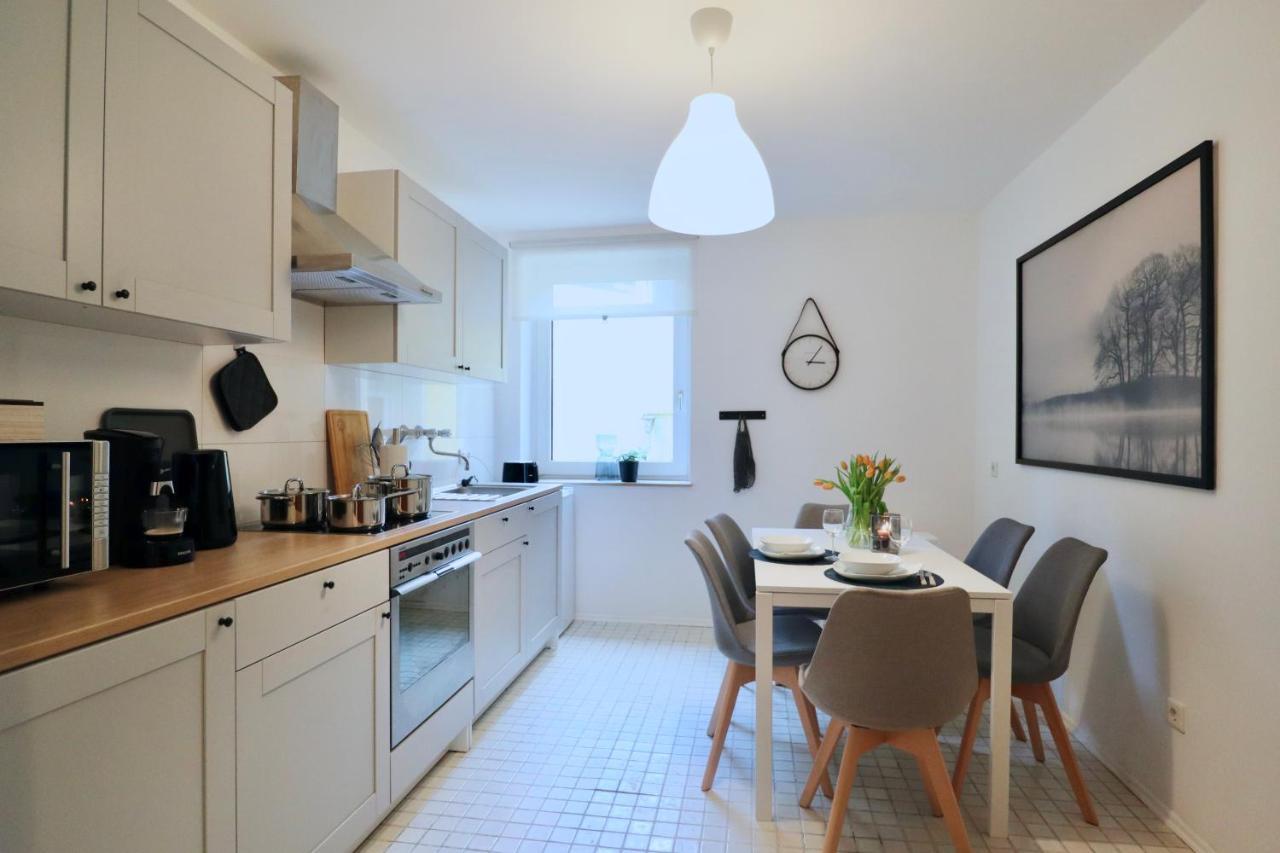 Sapphire Apartment: Free Parking + Netflix + Bathtub Essen Exteriör bild