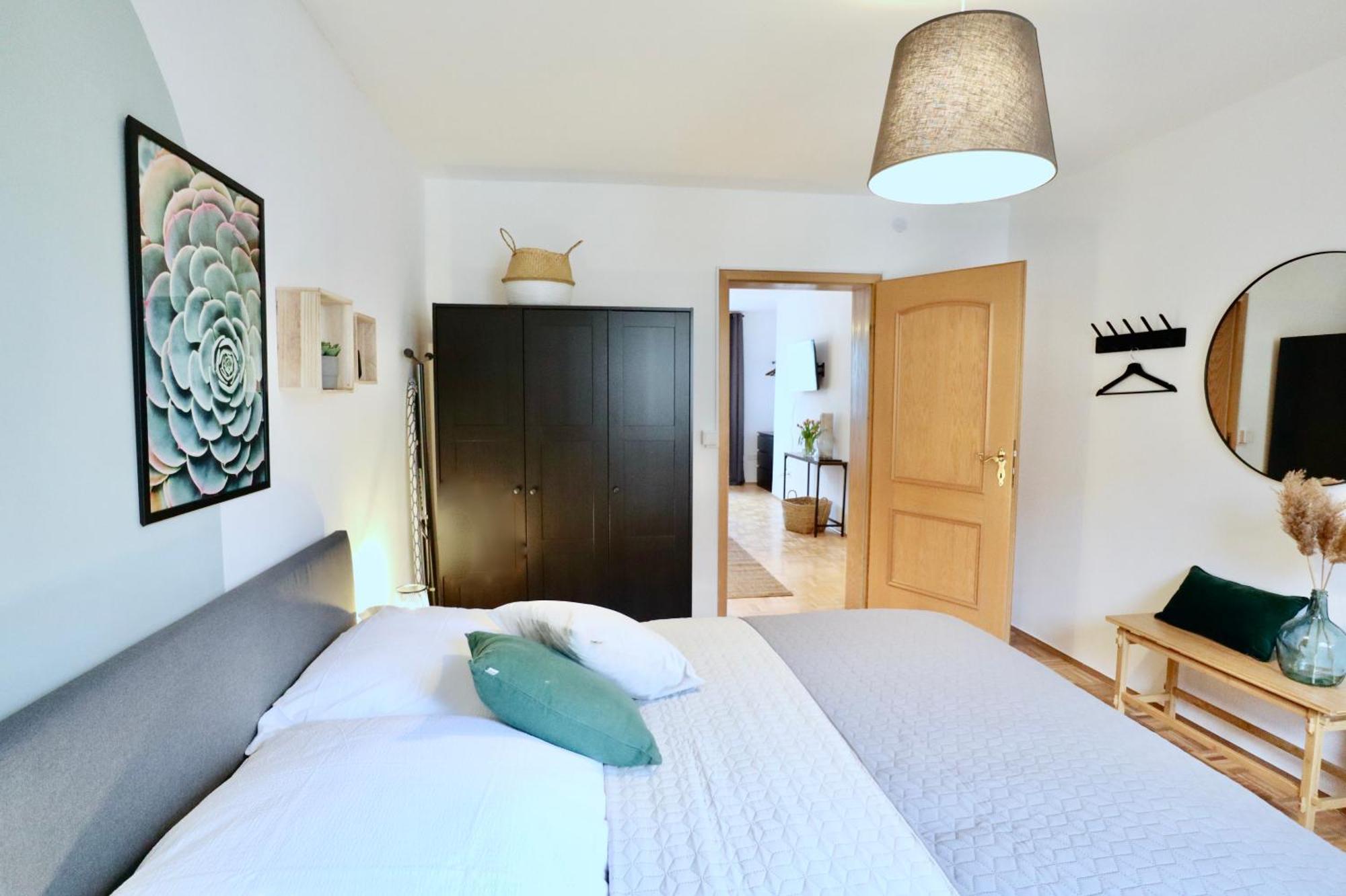 Sapphire Apartment: Free Parking + Netflix + Bathtub Essen Exteriör bild