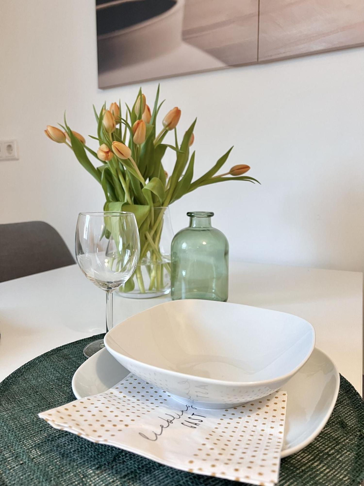 Sapphire Apartment: Free Parking + Netflix + Bathtub Essen Exteriör bild